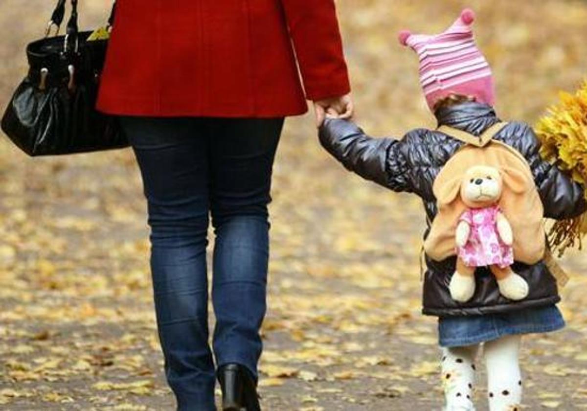 Nuevas ayudas en Andalucía para proyectos de apoyo a embarazadas y madres sin recursos