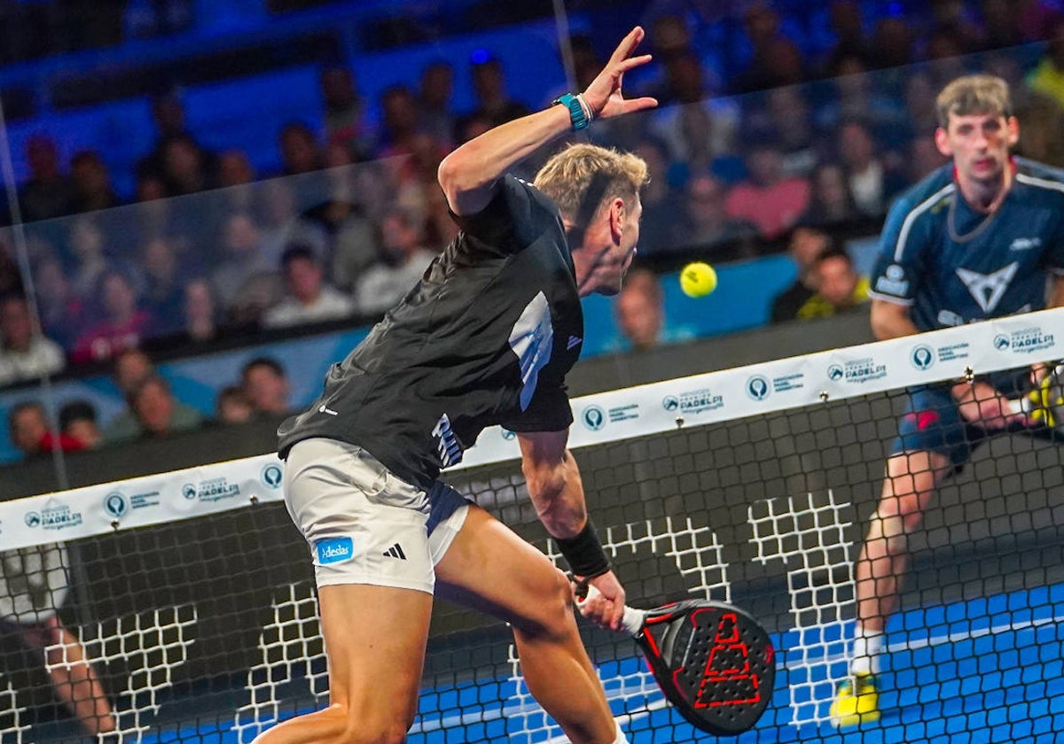 Álex Ruiz (de espaldas), en acción en la semifinal de Mendoza.