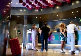 Turistas, en un hotel de la capital.