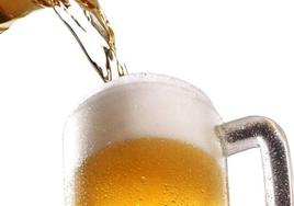 ¿Es lo mismo tomarse una cerveza tipo Radler que una clara con limón? La OCU responde