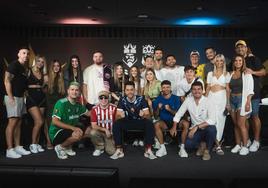 Foto de familia de todos los presidentes de equipos de la Kings League.