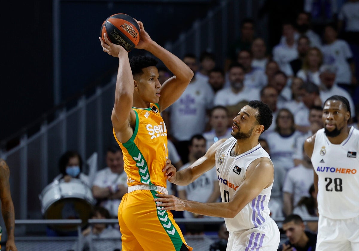 Tyson Pérez, en un partido contra el Madrid