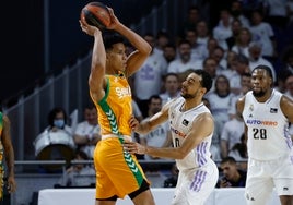 Tyson Pérez, en un partido contra el Madrid