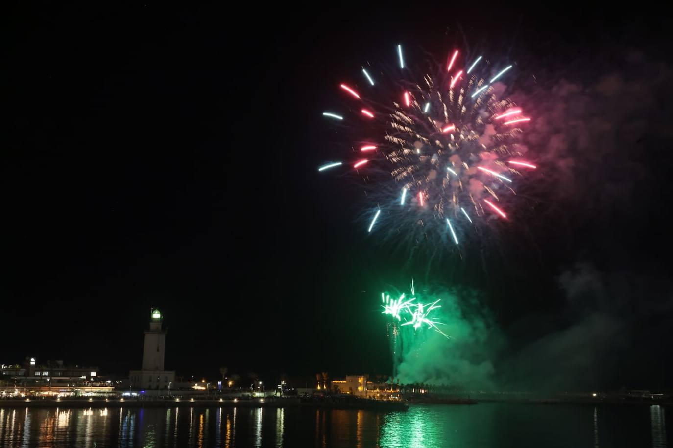 Un espectáculo de drones y los fuegos artificiales abren la Feria de Málaga 2023