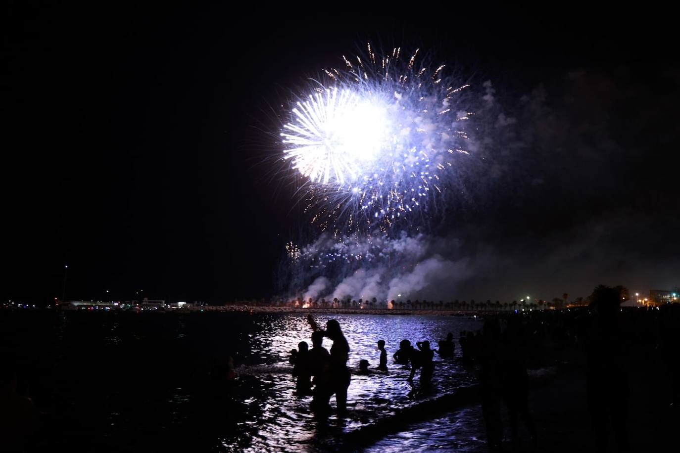 Un espectáculo de drones y los fuegos artificiales abren la Feria de Málaga 2023