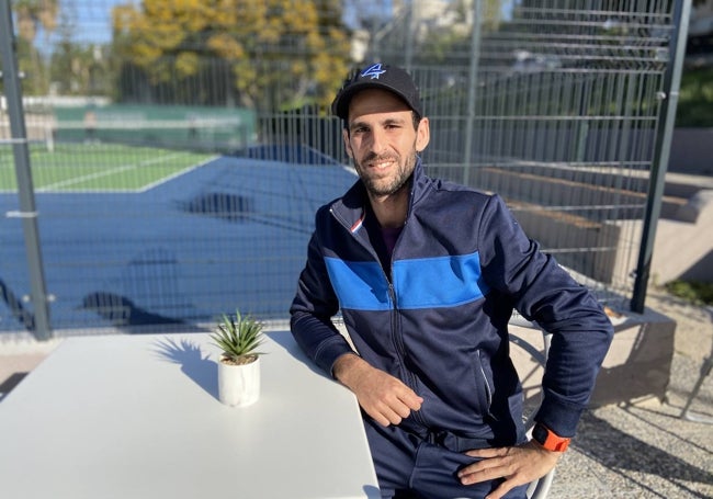 Adrián Menéndez, en un club de Oporto.