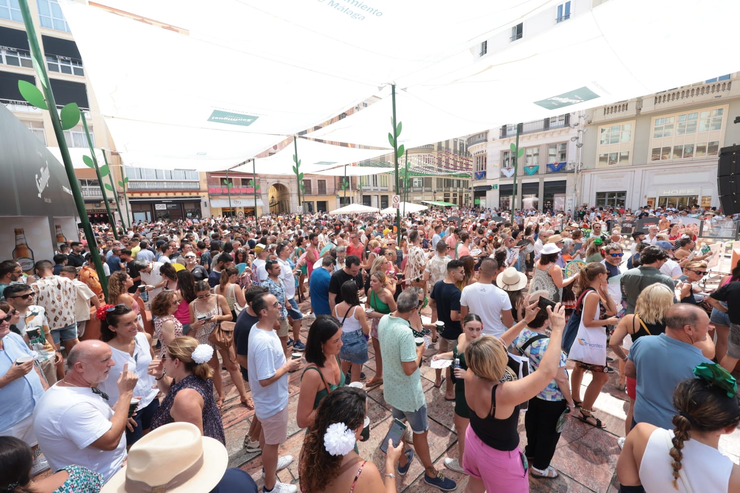 Ambiente de Feria en el Centro de Málaga, este lunes.