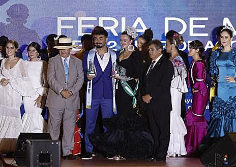 Imagen secundaria 1 - María Pozo y Mateo Cabello, los más guapos de la fiesta malagueña