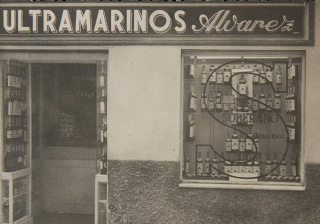 Fachada de Ultramarinos Álvarez a principios de los años 50.