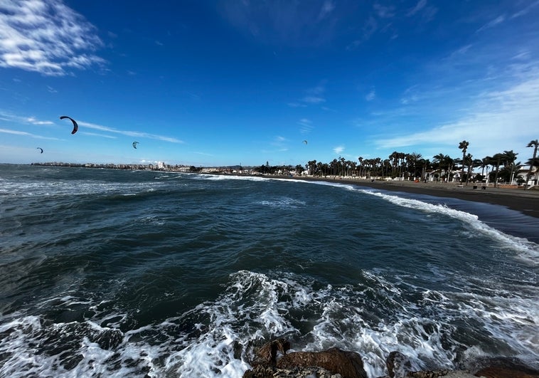 Amplían la cobertura wifi gratuita a la playa de Las Palmeras de Caleta de Vélez