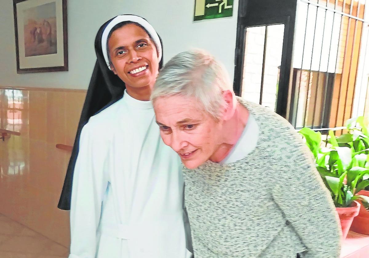 Janice apareció viviendo en la calle en Fuengirola; en la imagen, junto a la hermana Lisy María.