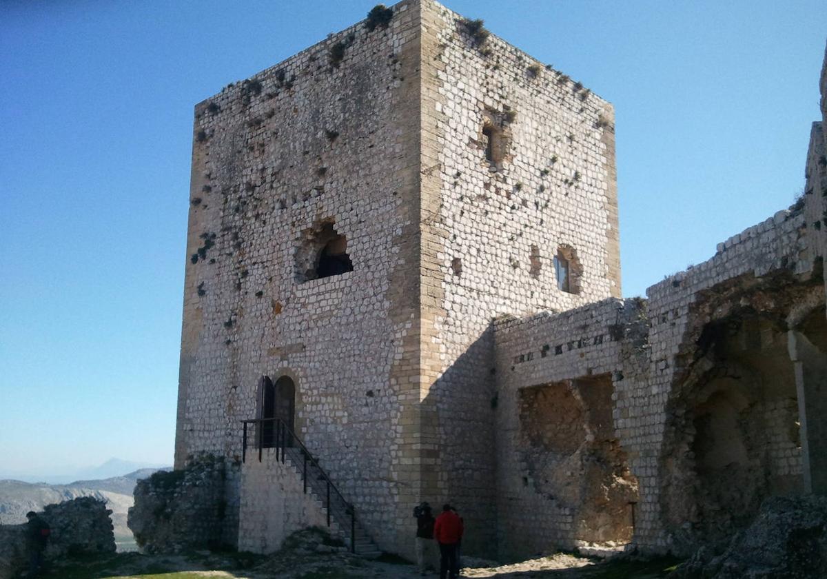 La Torre del Homenaje, bien conservada, alberga el centro de interpretación del castillo.