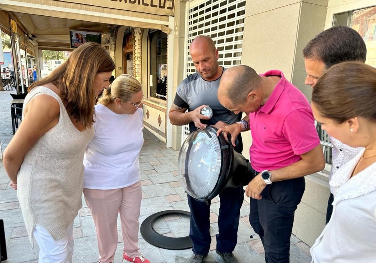 Renovación del alumbrado público en la zona de Los Pacos, en Fuengirola.