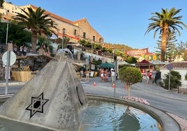 La fuente de las 3 Culturas, en la jornada inaugural de este jueves en Frigiliana.