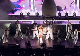 Lola Índigo, en un momento del concierto.