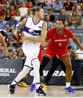 Imagen secundaria 2 - Debut con nota del Unicaja en Granada