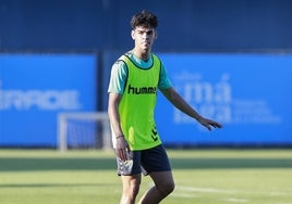 Andrés Caro, en un entrenamiento con el Málaga.