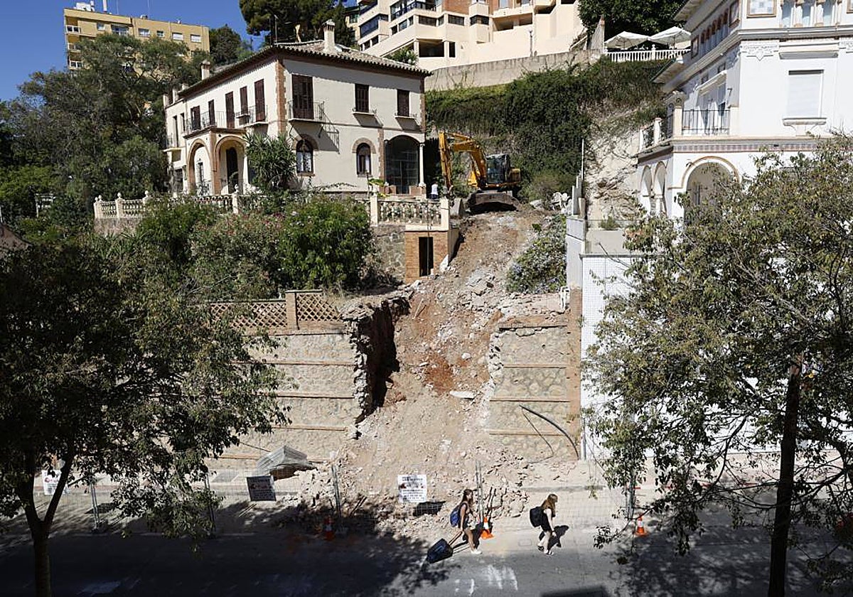La casona de Villa La Atalaya, en el inicio de los trabajos para su derribo.