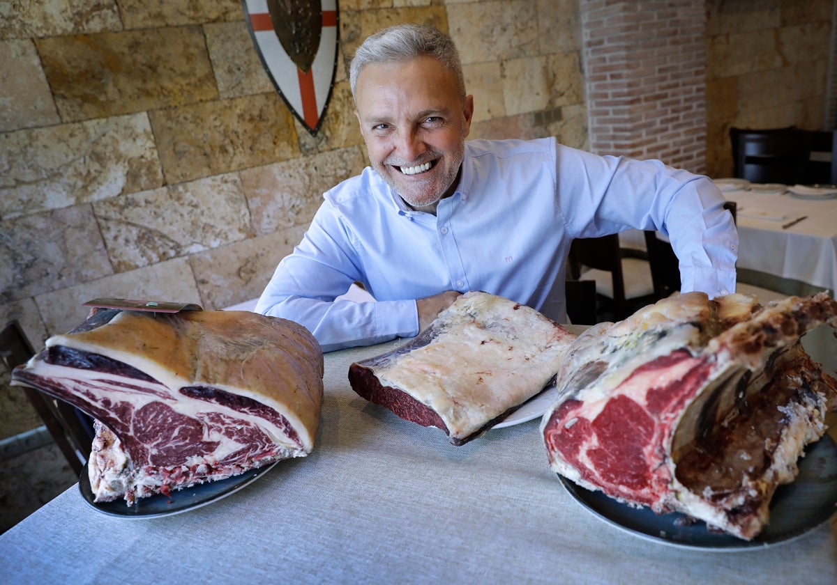 Manuel León, en su restaurante.