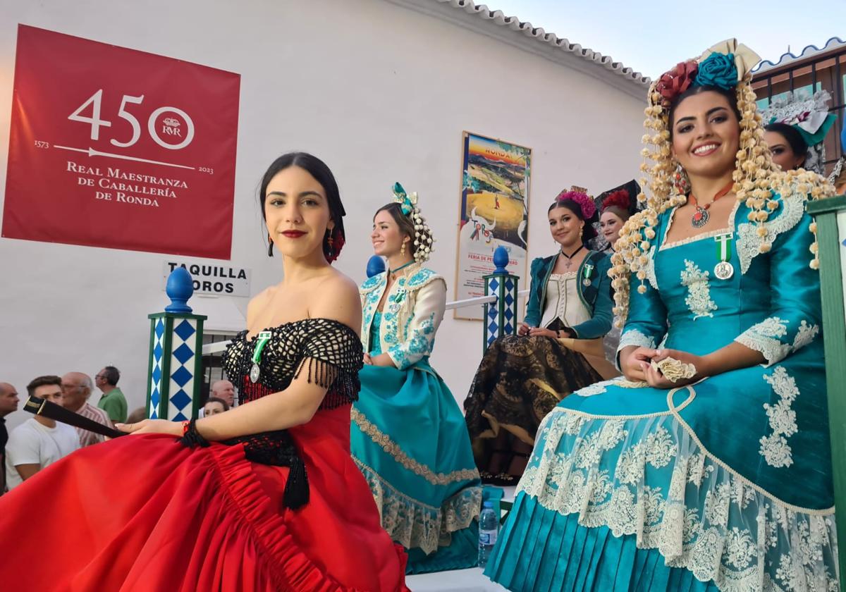 Un momento de la cabalgata, con la Presidenta y las Damas Goyescas.