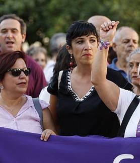 Imagen secundaria 2 - Concentración en Málaga contra Luis Rubiales, «la caverna machista» y «la cultura de la violación»