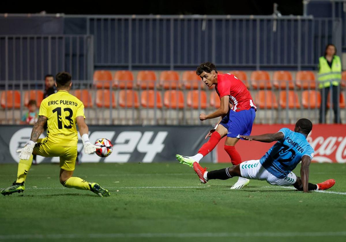 Abde, un jugador a seguir, en el momento de su gol contra el Antequera en la primera jornada de Liga.