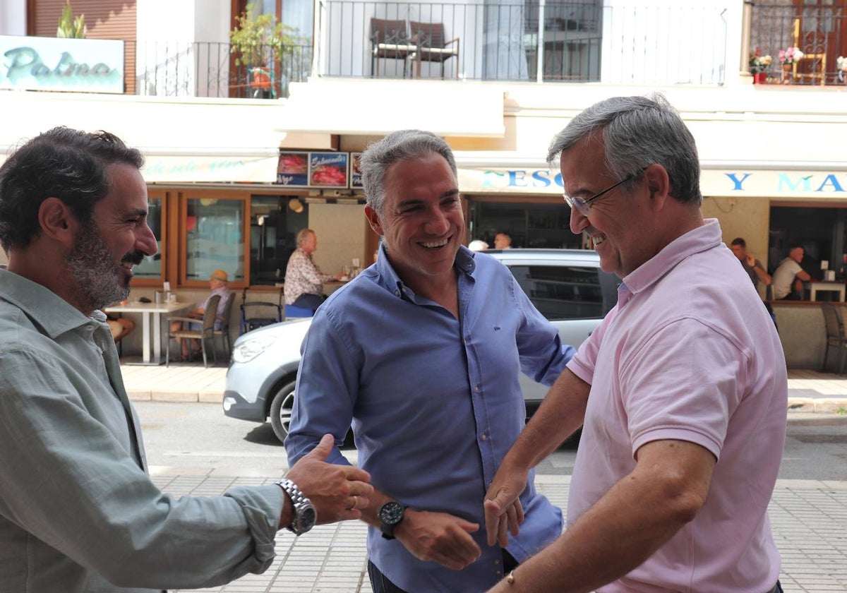 Carmona, Bendodo y García Urbano, tras el acto en Estepona.