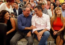 Juan Espadas y Pedro Sánchez, en el acto celebrado este sábado en Málaga.