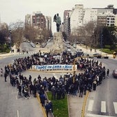 Mar del Plata se vuelca con los amigos desaparecidos tras salir a hacer pádel surf en Málaga: «Todos con Emma y Maxi»