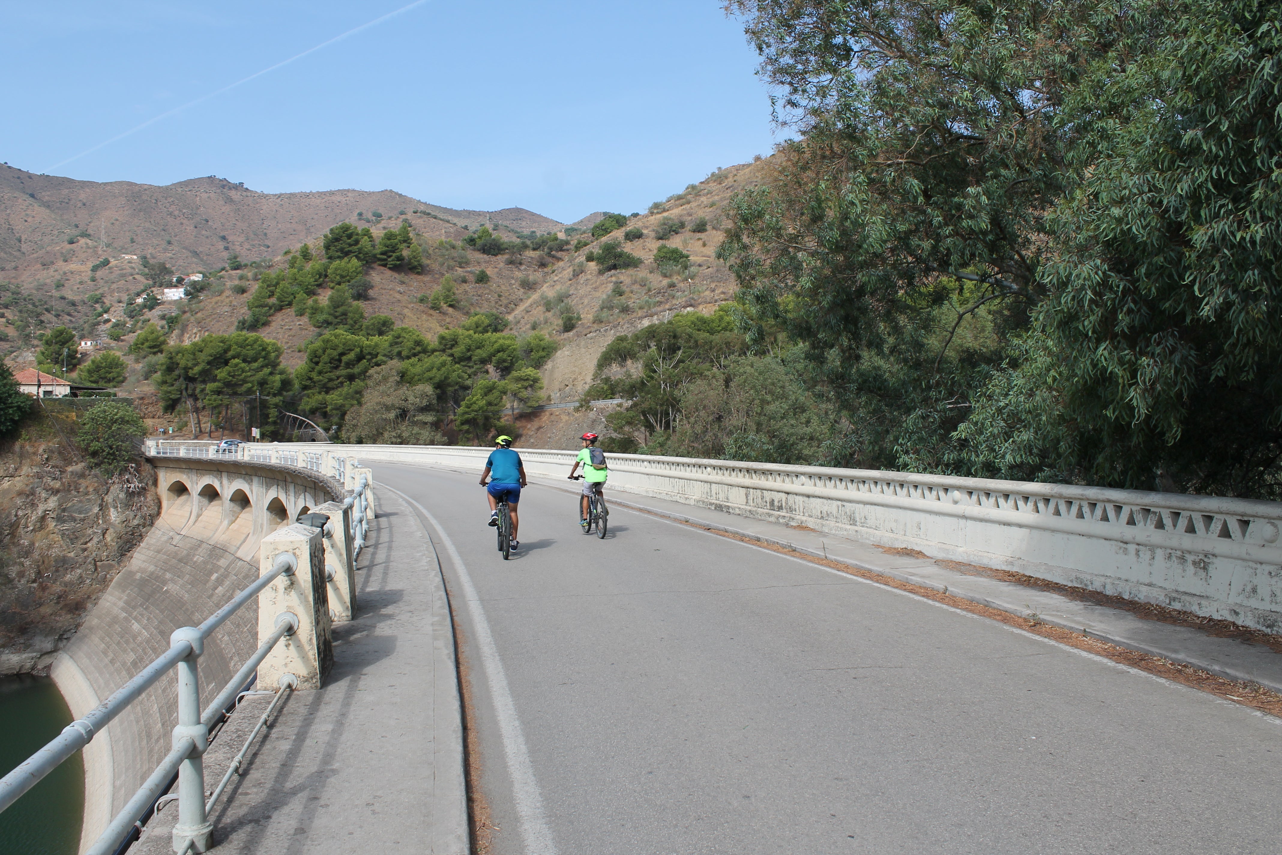 Los ciclistas suelen frecuentar esta carretera.