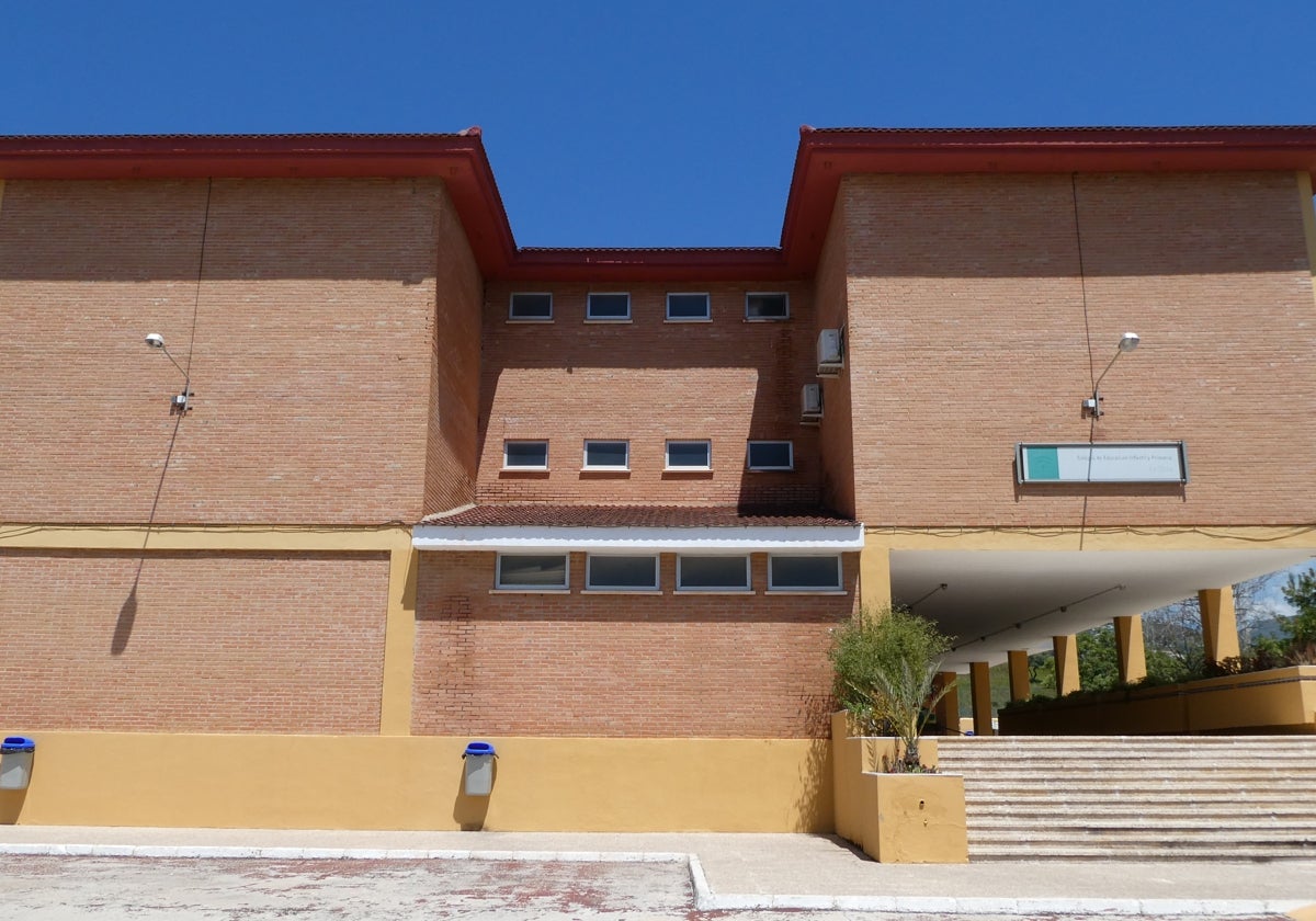 Fachada exterior del colegio La Gloria de Vélez-Málaga.