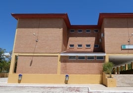 Fachada exterior del colegio La Gloria de Vélez-Málaga.