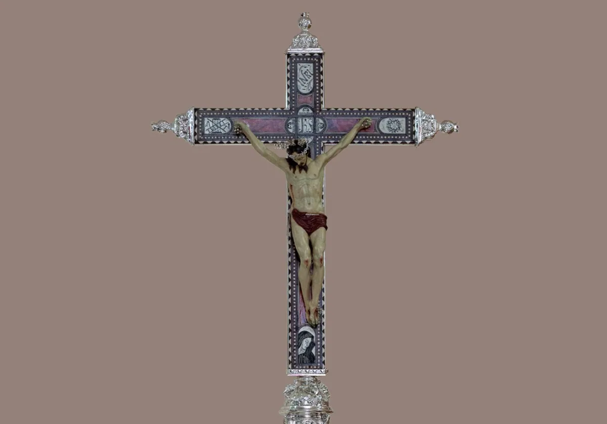 Nueva cruz alzada de la Real Hermandad de Santa María de la Victoria.