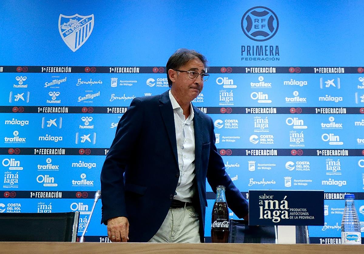 El director deportivo del Málaga, Loren Juarros, en la sala de prensa de La Rosaleda este miércoles.