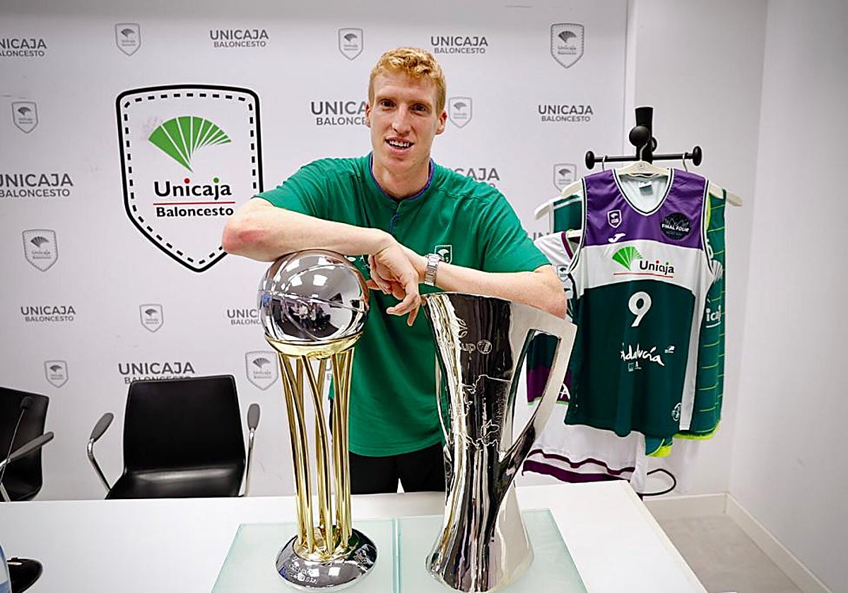 Alberto Díaz: «Esta renovación quizá suponga acabar mi carrera en el club que amo»