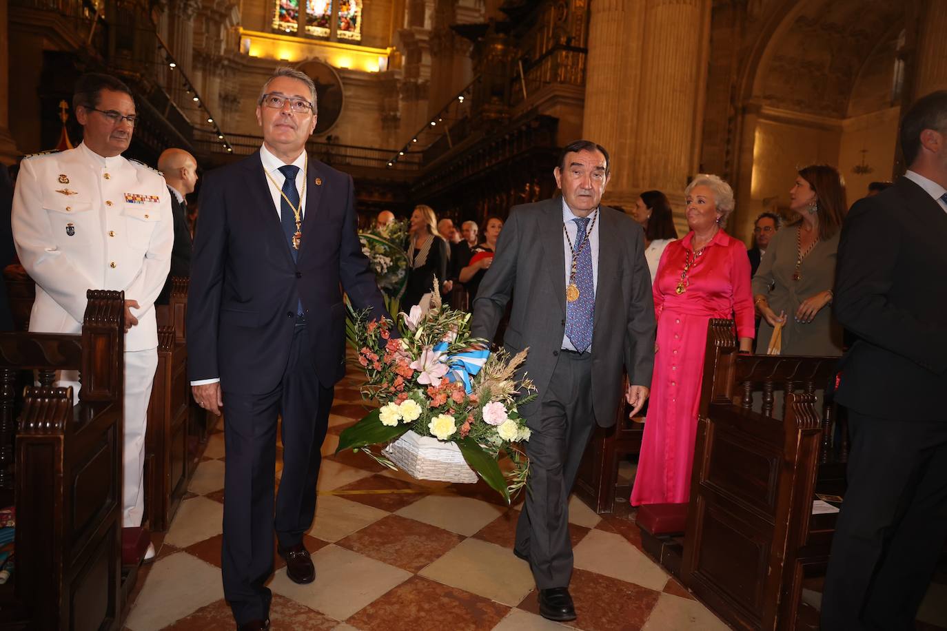 La ofrenda floral a la Virgen de la Victoria en Málaga en imágenes