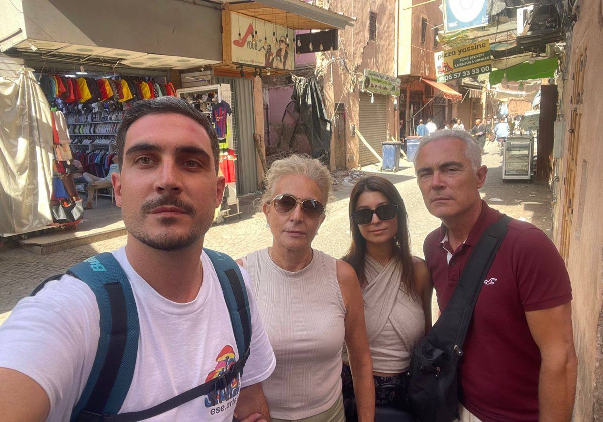 La familia Gallardo: «En el aeropuerto no paraban de caer cristales y tuvimos que dormir en la calle»