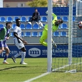 El Málaga impone su jerarquía tras una remontada para sumar su segundo triunfo (1-2)