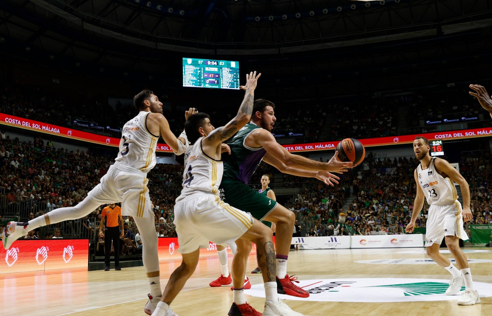 El Unicaja y el Real Madrid disputan la final del torneo Costa del Sol