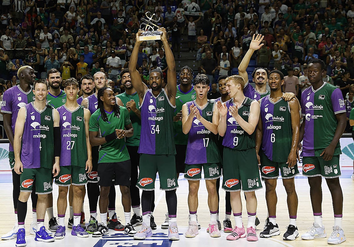 La plantilla del Unicaja levanta el domingo el trofeo de ganador del duodécimo Torneo Costa del Sol.