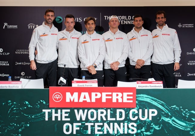 El equipo español de Copa Davis, con Marcel Granollers, Roberto Bautista, David Ferrer (capitán), Alejandro Davidovich, Bernabé Zapata y Albert Ramos.