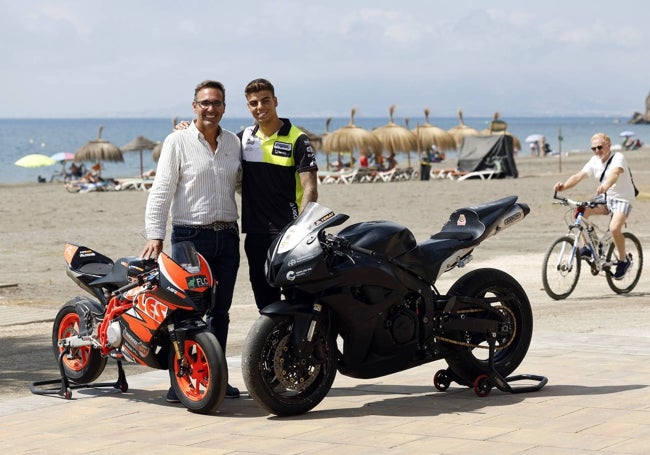 Yeray Ruiz, junto al concejal de Deportes de Rincón de la Victoria, Antonio José Martín.