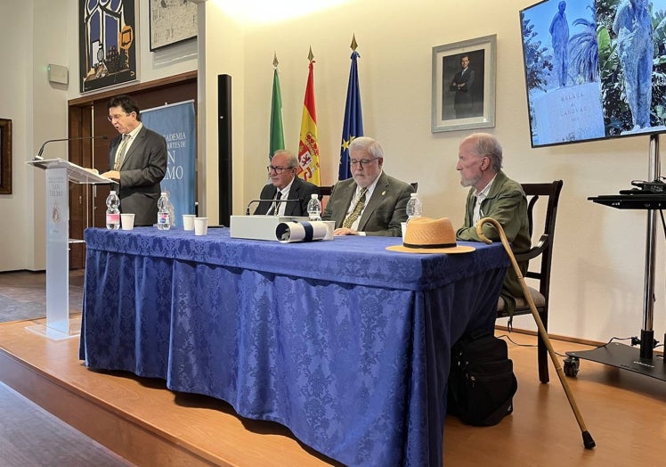 Imagen principal - El acto, celebrado en el salón de actos de la Real Academia de Bellas Artes de San Telmo. 