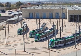 Las cuatro nuevas unidades del metro de Málaga, en el recinto de talleres y cocheras.