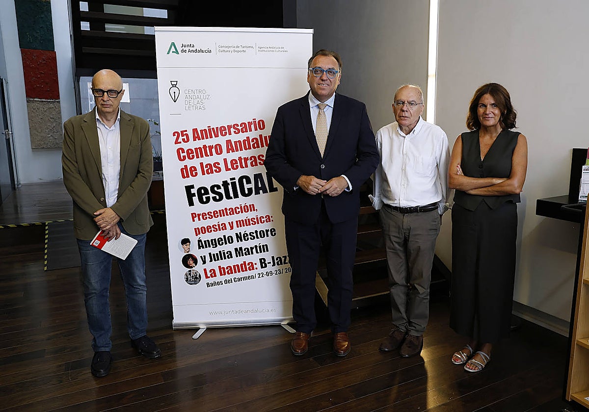 Salomón Castiel, Arturo Bernal, Justo Navarro y Almudena Bocanegra, esta mañana en la presentación de las nuevas actividades del CAL.