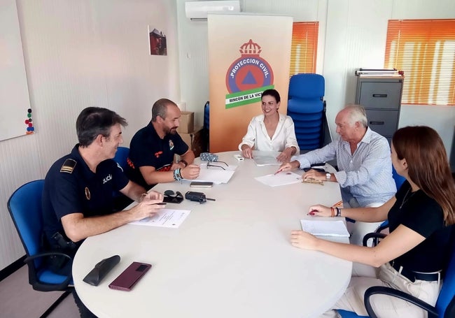 Imagen de la reunión técnica de Protección Civil y Policía Local.