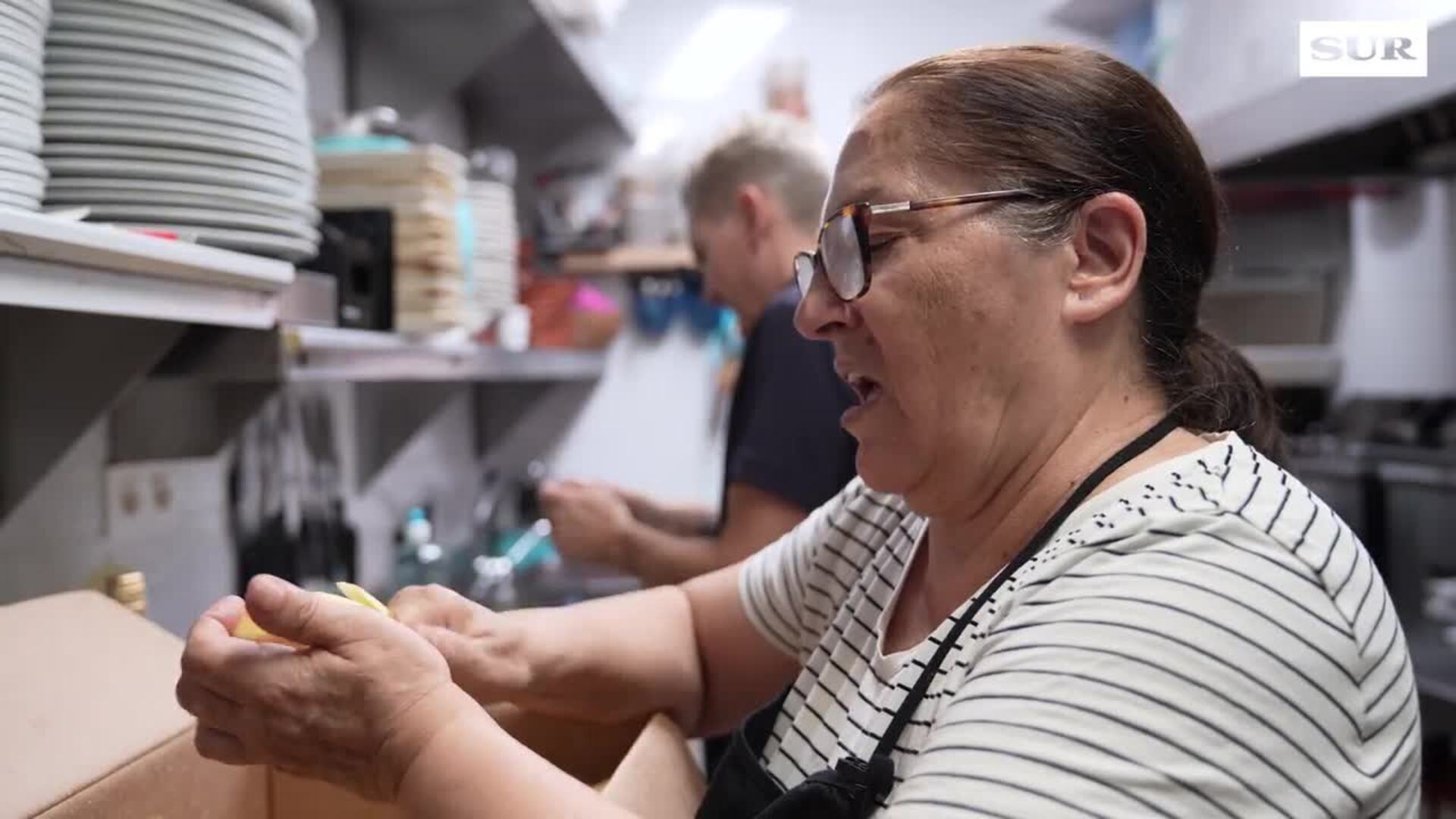 Encarna Jiménez se jubila tras 30 años como cocinera en la Taberna del Puerto de El Candado