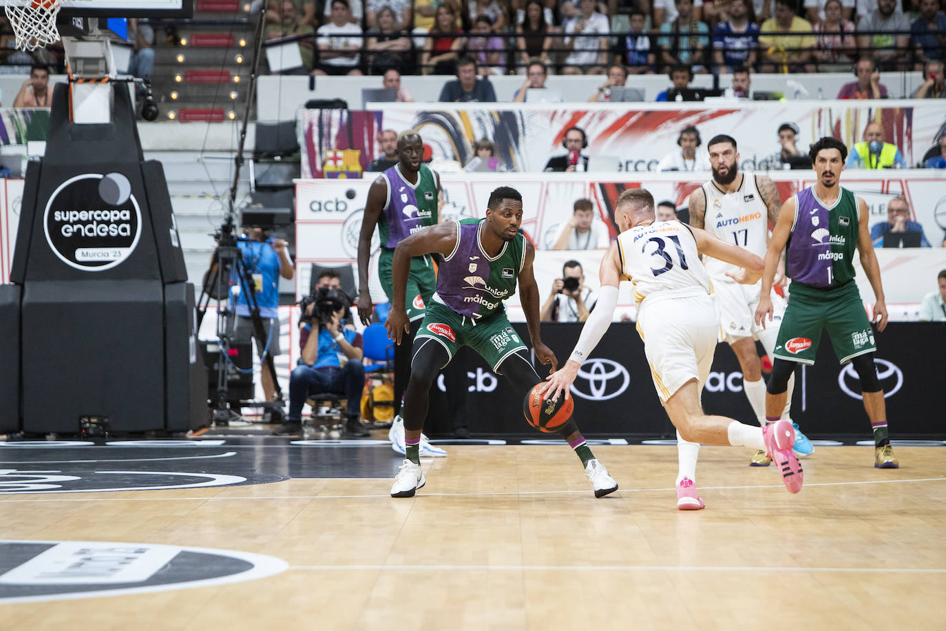 Final de la Supercopa Endesa: el Unicaja-Real Madrid, en imágenes