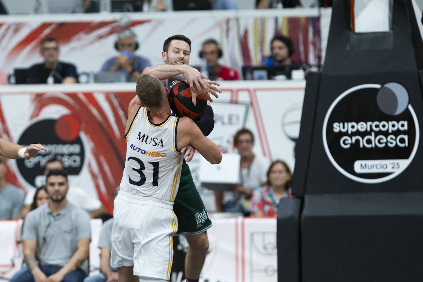 Final de la Supercopa Endesa: el Unicaja-Real Madrid, en imágenes