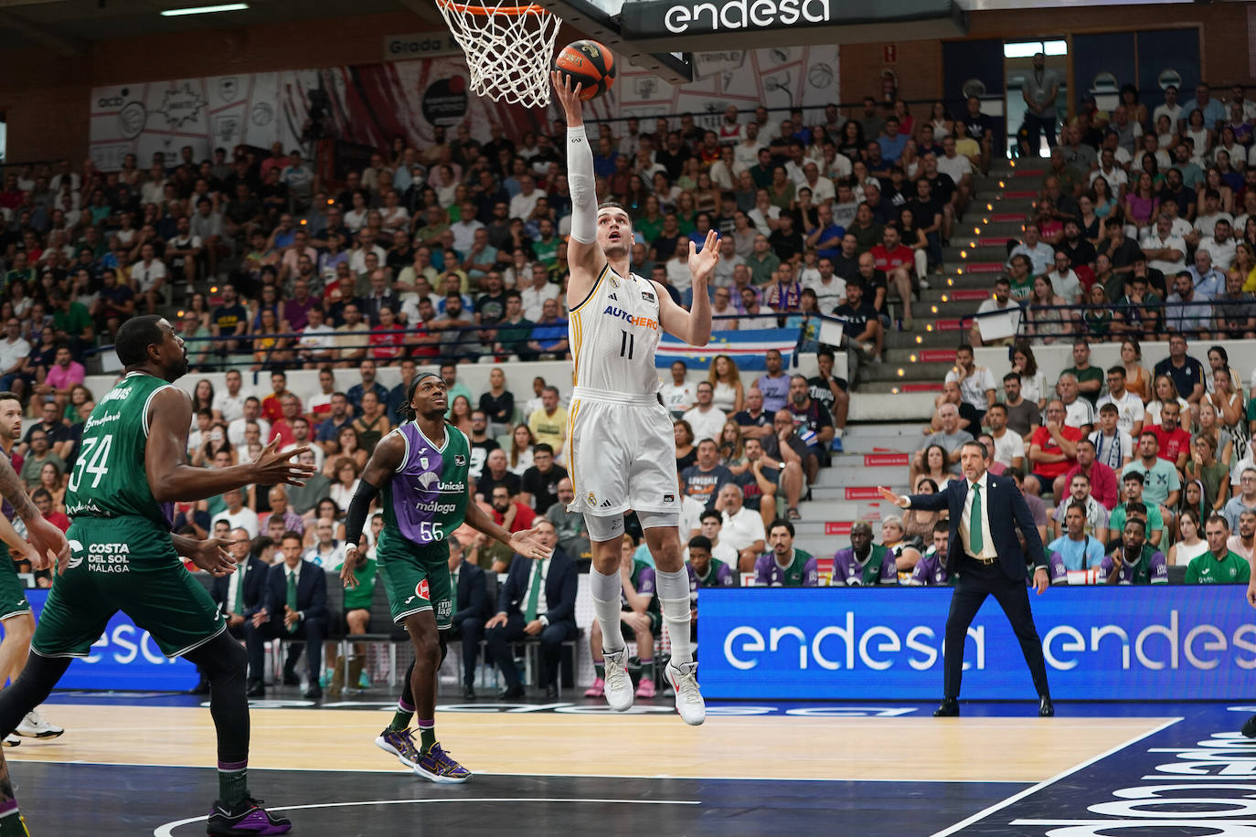 Final de la Supercopa Endesa: el Unicaja-Real Madrid, en imágenes